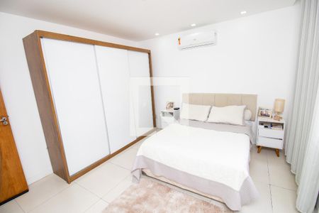 Casa de condomínio à venda com 280m², 4 quartos e 2 vagasQuarto 4