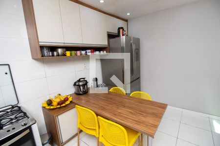 Casa de condomínio à venda com 280m², 4 quartos e 2 vagasCozinha