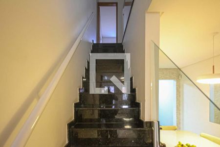 Escada de casa à venda com 3 quartos, 115m² em Parque Independencia, São Paulo