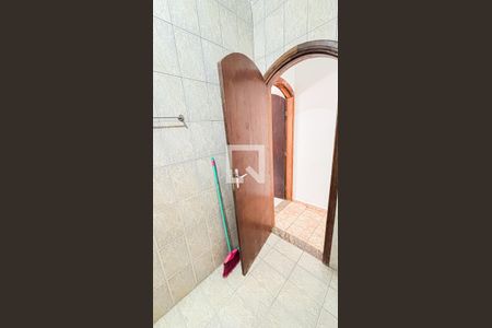 Casa à venda com 200m², 3 quartos e 2 vagasBanheiro 1