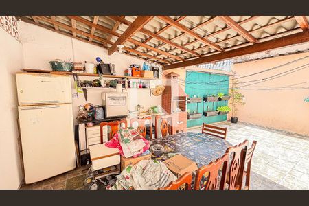 Casa à venda com 200m², 3 quartos e 2 vagasQuintal