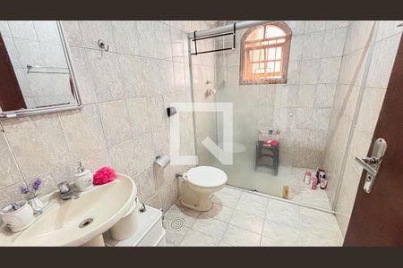 Casa à venda com 200m², 3 quartos e 2 vagasBanheiro 1