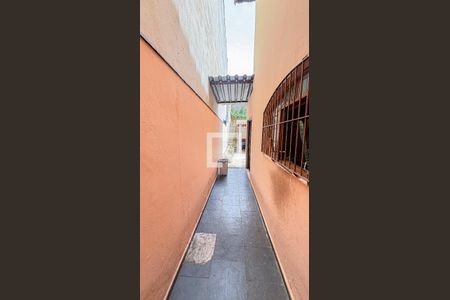 Casa à venda com 200m², 3 quartos e 2 vagasCorredor - Quintal