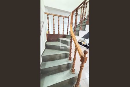 Casa à venda com 200m², 3 quartos e 2 vagasEscada