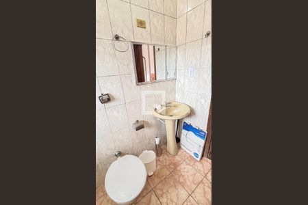 Casa à venda com 200m², 3 quartos e 2 vagasBanheiro da Suíte