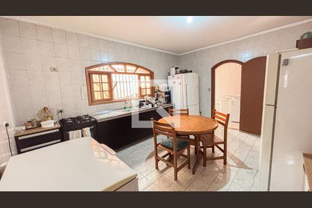 Casa à venda com 200m², 3 quartos e 2 vagasCozinha