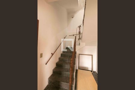 Casa para alugar com 181m², 3 quartos e 2 vagasEscada