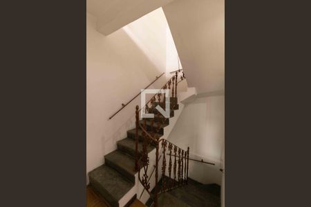 Casa para alugar com 181m², 3 quartos e 2 vagasEscada