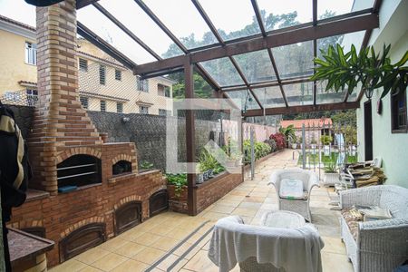 Casa à venda com 900m², 4 quartos e 4 vagas Casa à venda com 900m², 4 quartos e 4 vagasÁrea comum