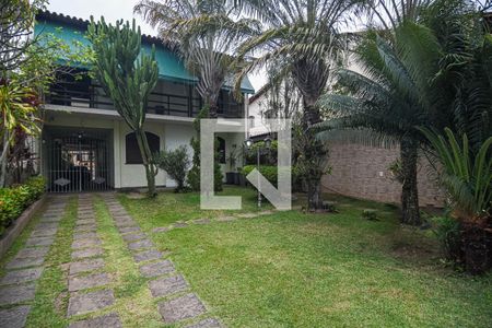 Casa à venda com 900m², 4 quartos e 4 vagas Casa à venda com 900m², 4 quartos e 4 vagasGaragem