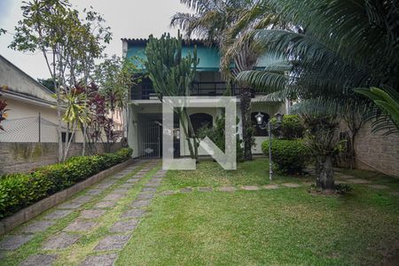 Casa à venda com 900m², 4 quartos e 4 vagas Casa à venda com 900m², 4 quartos e 4 vagasGaragem