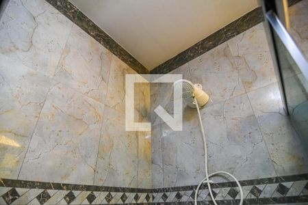 Casa à venda com 900m², 4 quartos e 4 vagas Casa à venda com 900m², 4 quartos e 4 vagasBanheiro