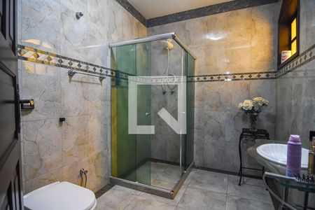 Casa à venda com 900m², 4 quartos e 4 vagas Casa à venda com 900m², 4 quartos e 4 vagasBanheiro