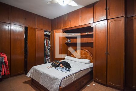 Casa à venda com 900m², 4 quartos e 4 vagas Casa à venda com 900m², 4 quartos e 4 vagasQuarto 3