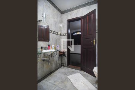 Casa à venda com 900m², 4 quartos e 4 vagas Casa à venda com 900m², 4 quartos e 4 vagasBanheiro