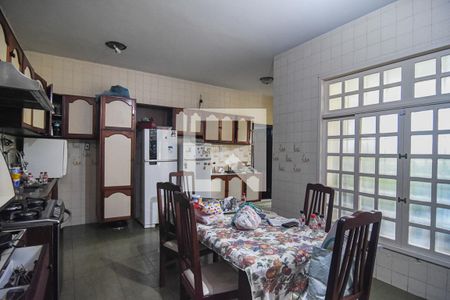 Casa à venda com 900m², 4 quartos e 4 vagas Casa à venda com 900m², 4 quartos e 4 vagasCozinha