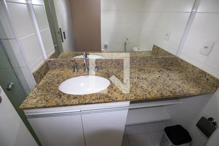 Apartamento à venda com 85m², 2 quartos e 1 vaga Apartamento à venda com 85m², 2 quartos e 1 vagaBanheiro