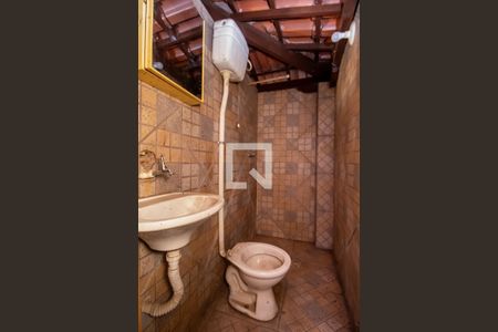 Casa à venda com 322m², 5 quartos e 1 vaga Casa à venda com 322m², 5 quartos e 1 vagaBanheiro salão de festas