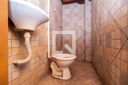 Casa à venda com 322m², 5 quartos e 1 vaga Casa à venda com 322m², 5 quartos e 1 vagaBanheiro salão de festas