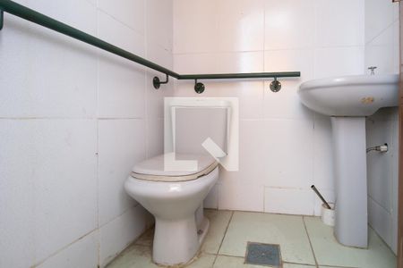 Casa à venda com 322m², 5 quartos e 1 vaga Casa à venda com 322m², 5 quartos e 1 vagaBanheiro da Suíte (casa 1)