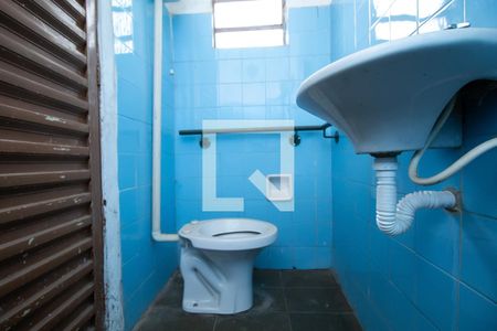 Casa à venda com 322m², 5 quartos e 1 vaga Casa à venda com 322m², 5 quartos e 1 vagaBanheiro de serviço (casa 1)