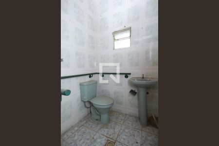 Casa à venda com 322m², 5 quartos e 1 vaga Casa à venda com 322m², 5 quartos e 1 vagaBanheiro da Suíte (casa 2)