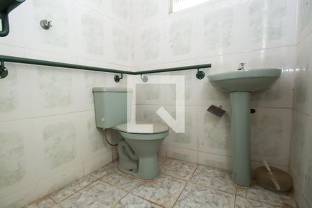 Casa à venda com 322m², 5 quartos e 1 vaga Casa à venda com 322m², 5 quartos e 1 vagaBanheiro da Suíte (casa 2)