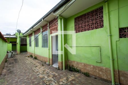 Casa à venda com 322m², 5 quartos e 1 vaga Casa à venda com 322m², 5 quartos e 1 vagaQuintal (casa 1)