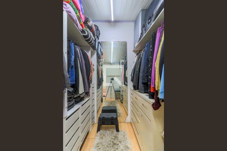 Casa à venda com 200m², 2 quartos e 1 vaga Casa à venda com 200m², 2 quartos e 1 vagaCloset da Suíte 2