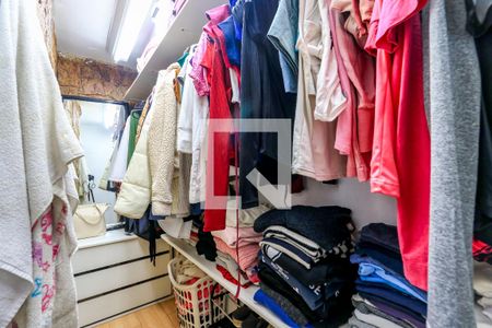 Casa à venda com 200m², 2 quartos e 1 vaga Casa à venda com 200m², 2 quartos e 1 vagaCloset da Suíte 1