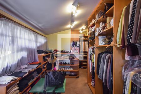 Casa para alugar com 1000m², 4 quartos e 6 vagasArmário da Suíte 4