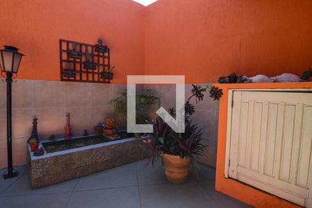 Casa à venda com 300m², 3 quartos e 2 vagas Casa à venda com 300m², 3 quartos e 2 vagasFundos