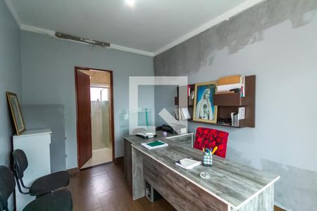 Casa à venda com 184m², 3 quartos e 3 vagasEscritório