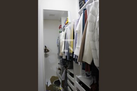 Apartamento à venda com 95m², 2 quartos e 2 vagasCloset do quarto