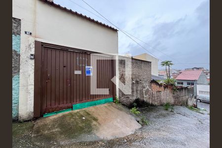 Casa à venda com 117m², 3 quartos e 2 vagas Casa à venda com 117m², 3 quartos e 2 vagasFachada