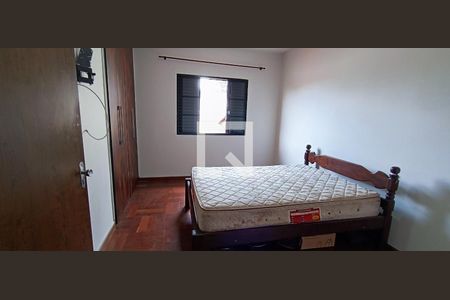 Suíte de casa para alugar com 3 quartos, 250m² em Jardim Santa Terezinha, Taboão da Serra