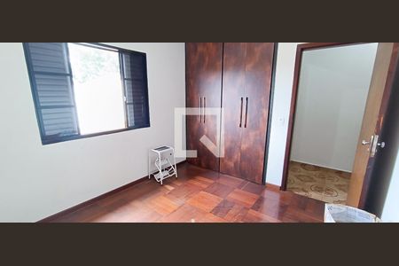 Quarto 2 de casa para alugar com 3 quartos, 250m² em Jardim Santa Terezinha, Taboão da Serra