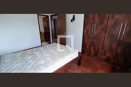 Suíte de casa para alugar com 3 quartos, 250m² em Jardim Santa Terezinha, Taboão da Serra