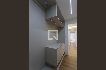 Apartamento à venda com 150m², 2 quartos e 1 vagaCloset Quarto 2
