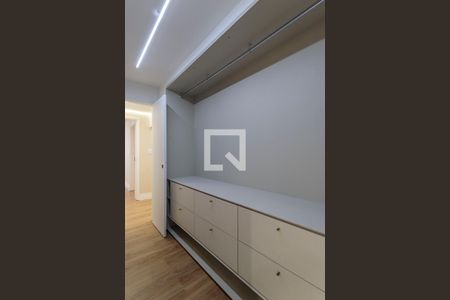 Apartamento à venda com 150m², 2 quartos e 1 vagaCloset Quarto 2