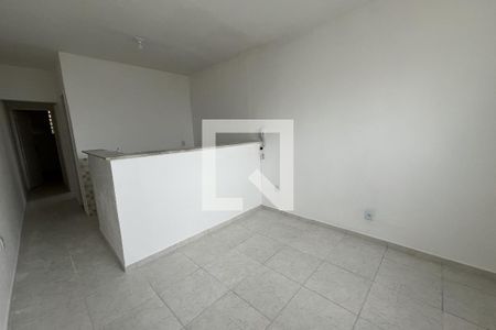 Sala de casa para alugar com 2 quartos, 45m² em Jardim Guanabara, Rio de Janeiro