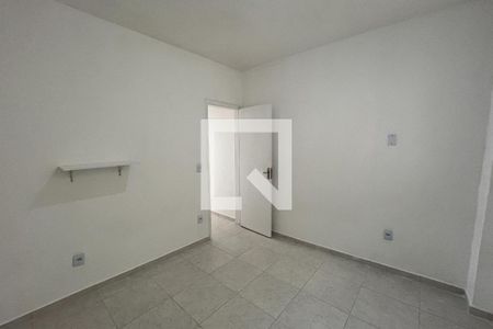 Quarto 2 de casa para alugar com 2 quartos, 45m² em Jardim Guanabara, Rio de Janeiro