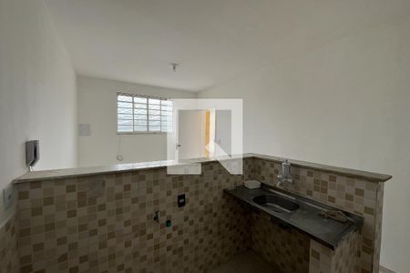 Sala de casa para alugar com 2 quartos, 45m² em Jardim Guanabara, Rio de Janeiro