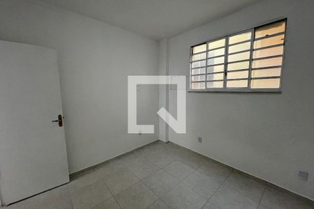 Quarto 2 de casa para alugar com 2 quartos, 45m² em Jardim Guanabara, Rio de Janeiro