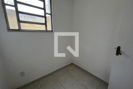 Quarto 1 de casa para alugar com 2 quartos, 45m² em Jardim Guanabara, Rio de Janeiro