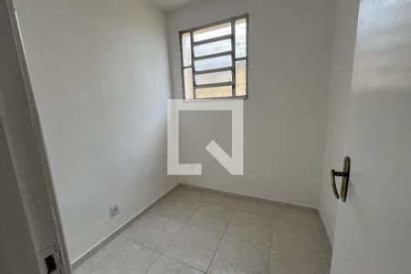 Quarto 1 de casa para alugar com 2 quartos, 45m² em Jardim Guanabara, Rio de Janeiro