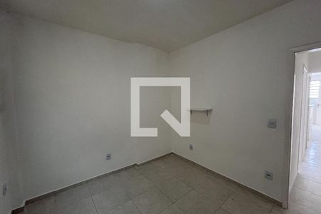 Quarto 2 de casa para alugar com 2 quartos, 45m² em Jardim Guanabara, Rio de Janeiro