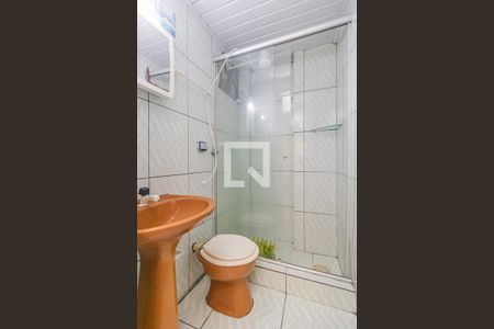 Banheiro de kitnet/studio para alugar com 1 quarto, 30m² em Azenha, Porto Alegre