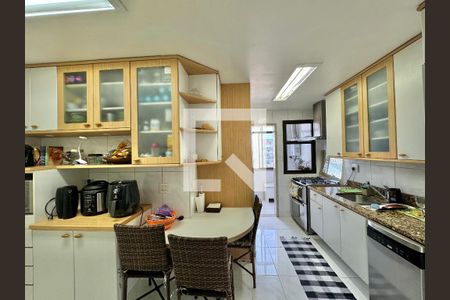 Apartamento à venda com 220m², 3 quartos e 2 vagasCozinha