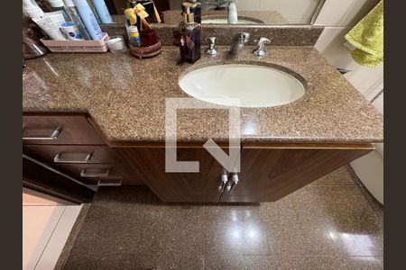 Apartamento à venda com 220m², 3 quartos e 2 vagasBanheiro Social